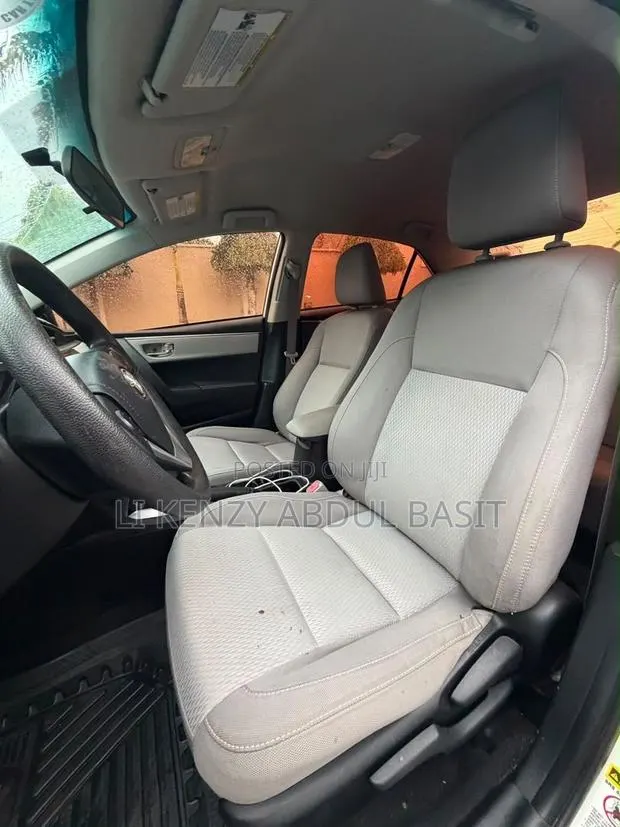 Toyota Corolla 2016 White · Photo 1