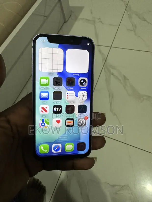 Apple iPhone XR 64 GB Black · Photo 1