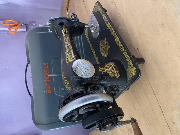 Hand Sewing Machine · Photo 1