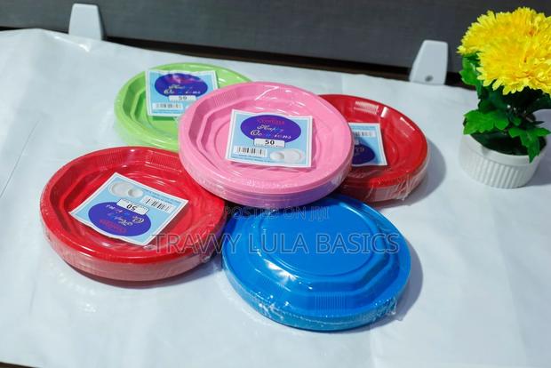 Coloured Durable Disposable Plates · Photo 1