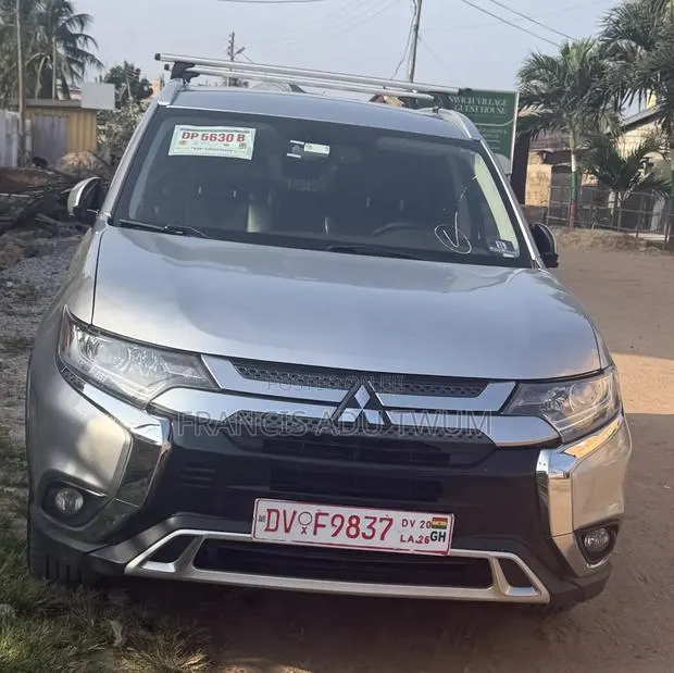 Mitsubishi Outlander 2019 Silver · Photo 1