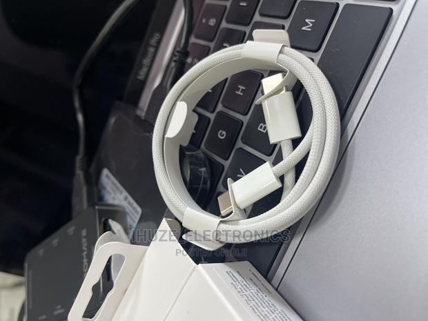 OEM M1/M2/M4 iPad Pro USB-C Charge Cable (1 M) · Photo 1