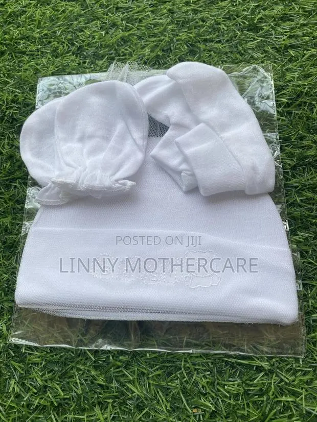 Baby Hat, Mitten Socks Set · Photo 1