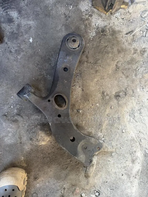 Toyota Rav-4 2005-2012 Front Control Arm · Photo 1