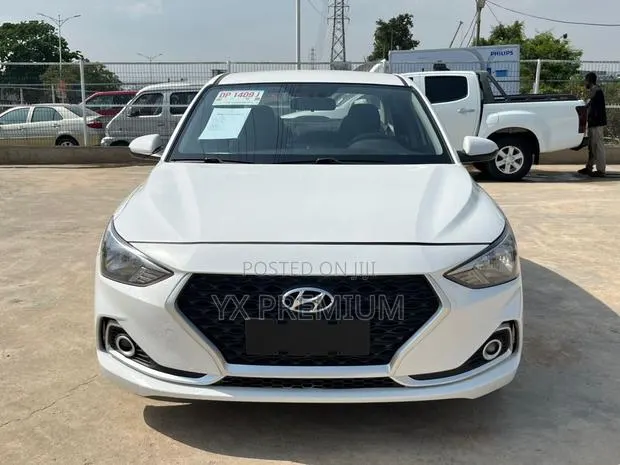 Hyundai Elantra 2021 White · Photo 1