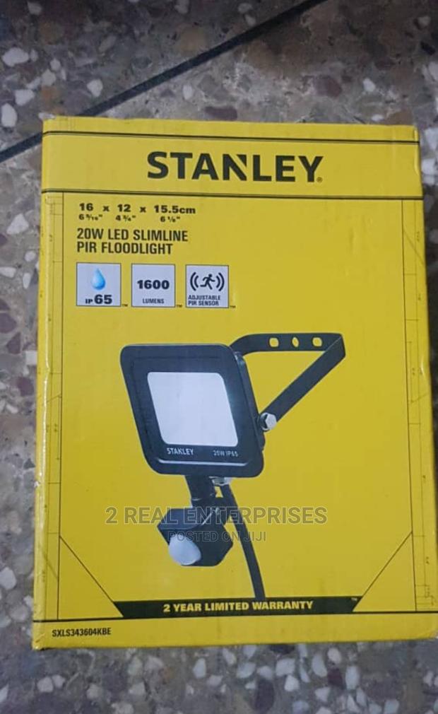 Stanley Light 20w Slimline Pir Floodlight · Photo 1