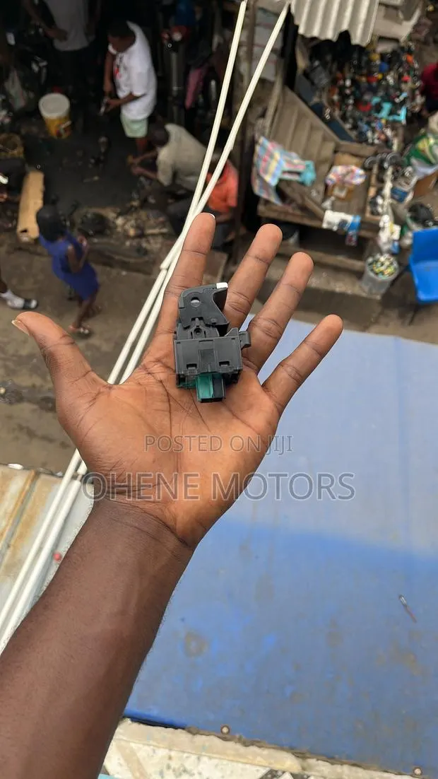 Honda Civic 2017-2022 Window Control Switch Available and Many More · Photo 1