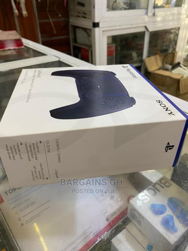 PS5 Dualsense Controller (Black Edition) · Photo 2