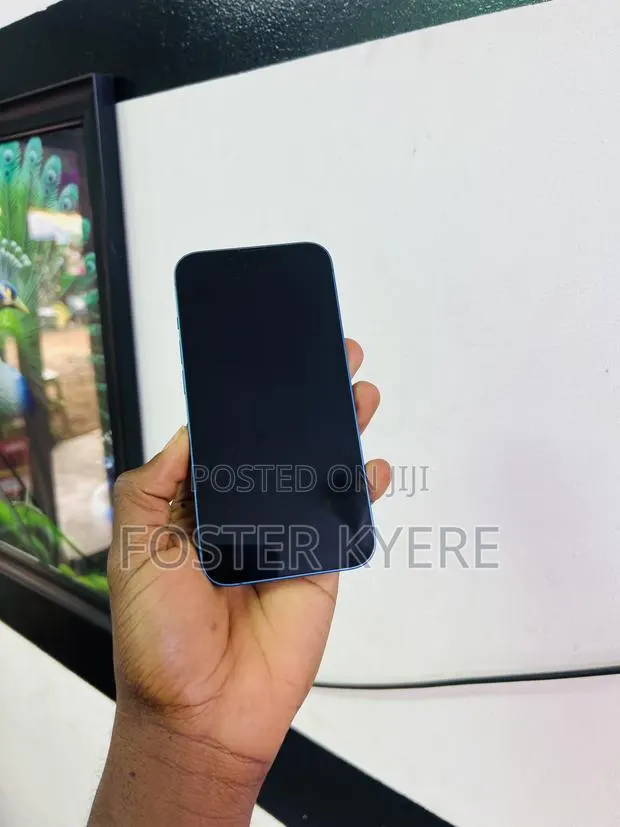 New Apple iPhone 13 128 GB Blue · Photo 1