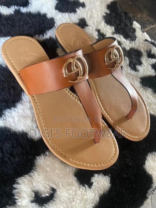 Brown Leather Gucci Ladies Slippers · Photo 2