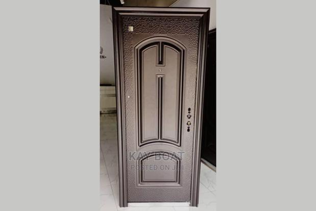 Door With All Accessories · Photo 1