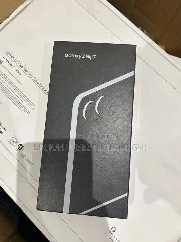 New Samsung Galaxy Z Flip7 512 GB Black · Photo 1