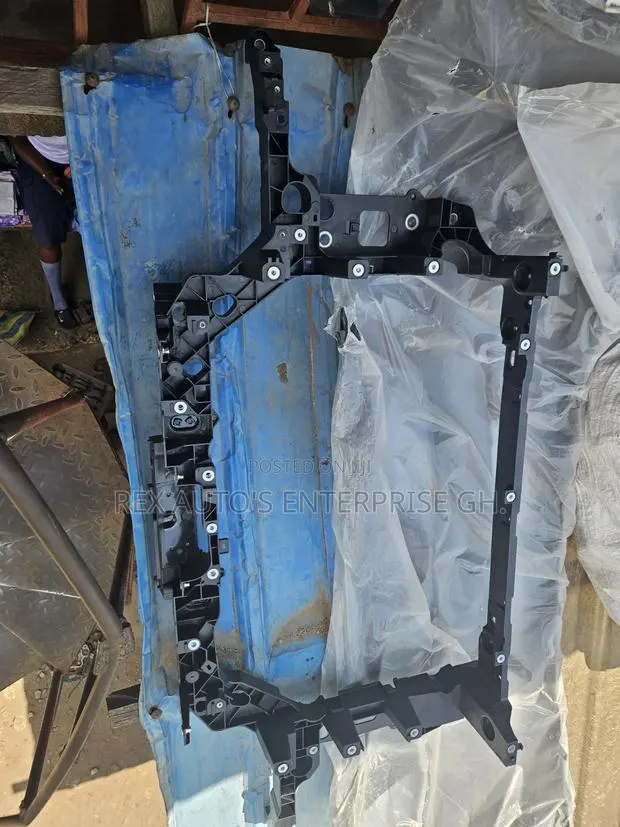 CR-V 2017-2022 Radiator Support · Photo 1