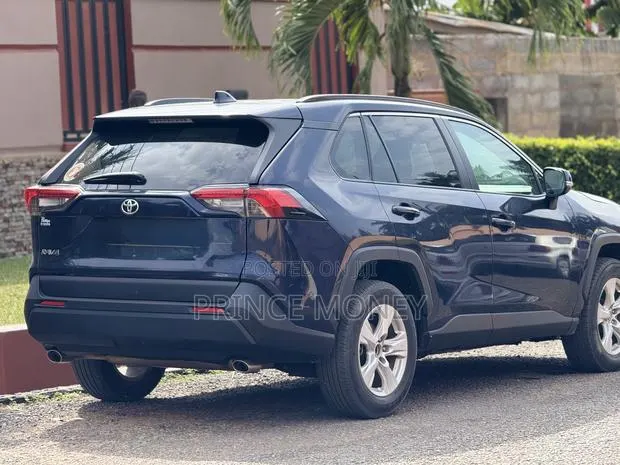 Toyota RAV4 2021 Blue