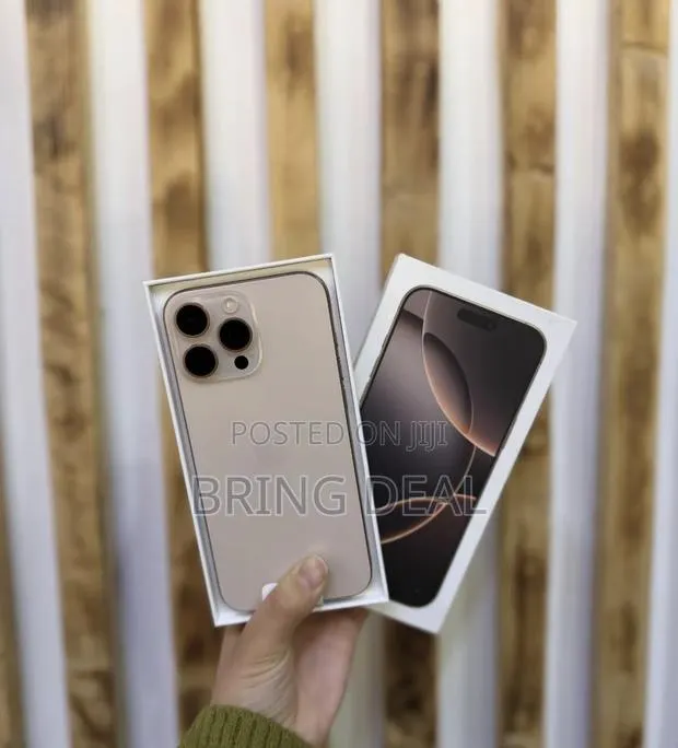 Apple iPhone 16 Pro Max 256 GB Gold · Photo 1