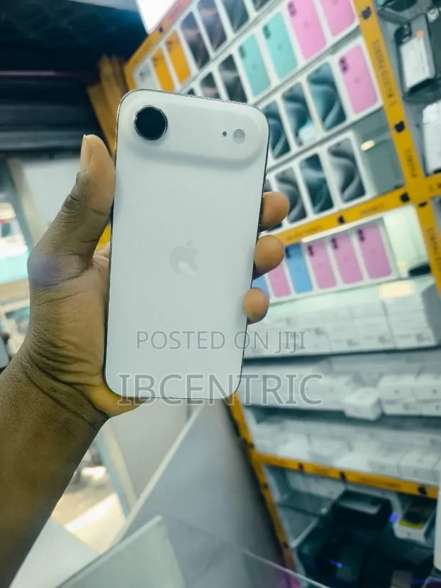 Apple iPhone Air 256 GB White · Photo 1