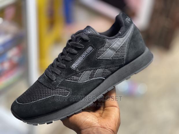 Reebok Classic Sneakers · Photo 2