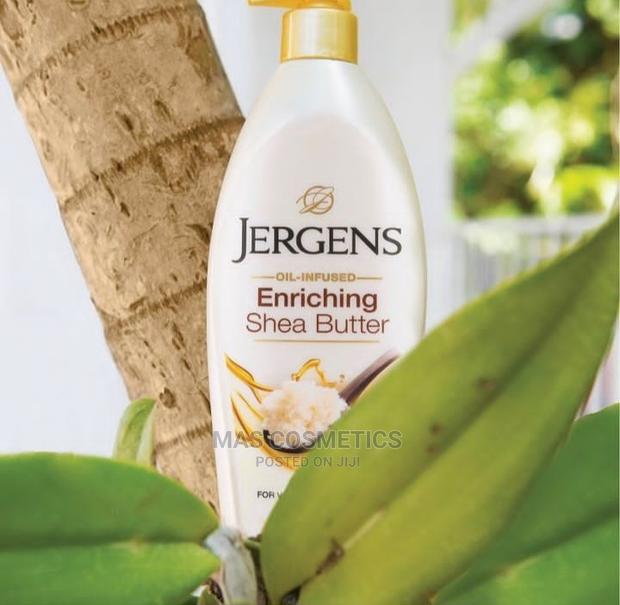 Jergens Enriching Shea Butter Lotion · Photo 2