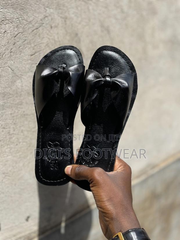 Black Ladies Slippers · Photo 4