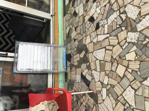 Foldable Metallic Drying Line · Photo 2