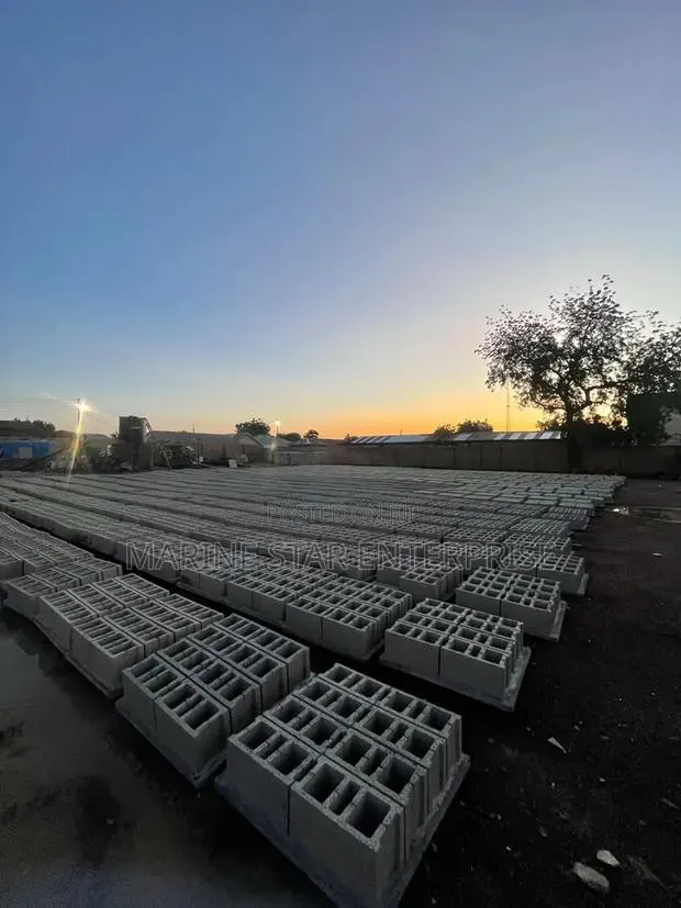 Premium Quality Concrete Blocks · Photo 1