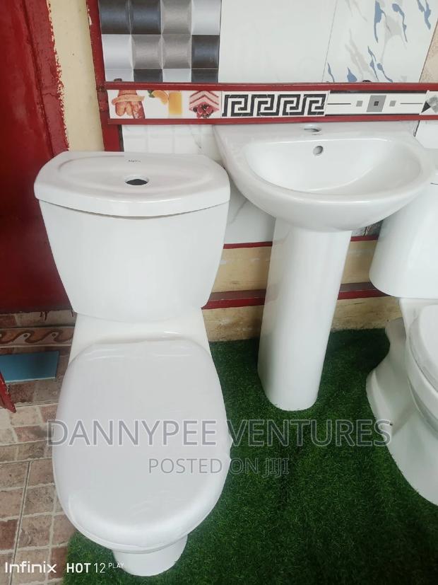 Wc Washhand Basin and Sinks · Photo 2
