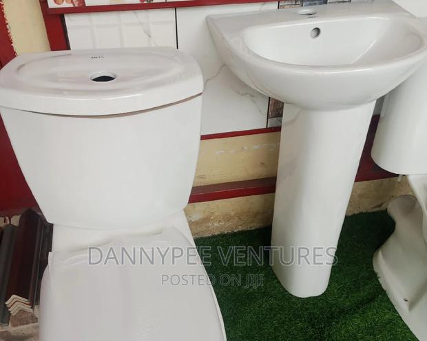 Wc Washhand Basin and Sinks · Photo 3