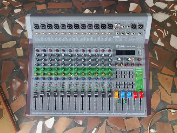 Yamaha Pa-1200 · Photo 1