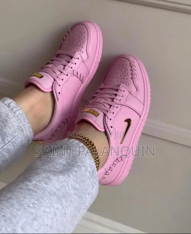Nike Ladies Jordan One Low Pink · Photo 1
