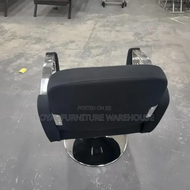 360 Rotating Mid Back Salon Chair · Photo 2