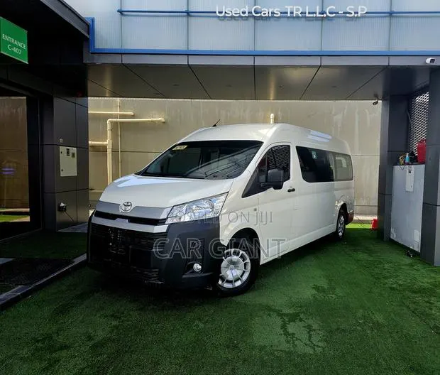 Toyota HiAce 2025 White · Photo 1