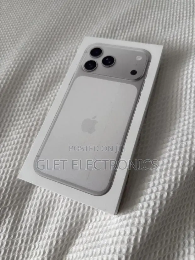 New Apple iPhone 17 Pro Max 1 TB Silver · Photo 1