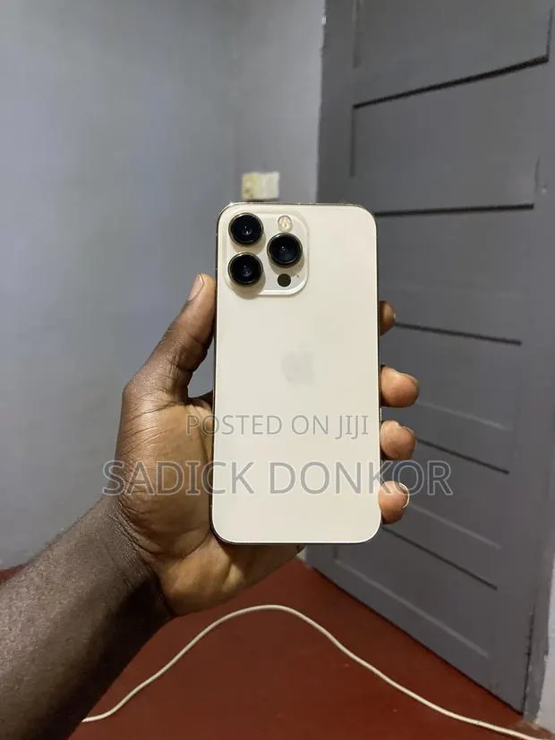 Apple iPhone 13 Pro 256 GB Gold · Photo 1