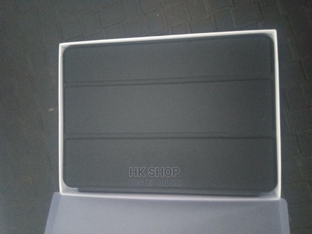 Apple iPad 9th Generation Folio Smart Case 10.2 Screen Size · Photo 2