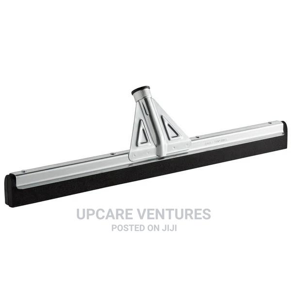 Industrial Floor Cleaning Squeegee · Photo 3