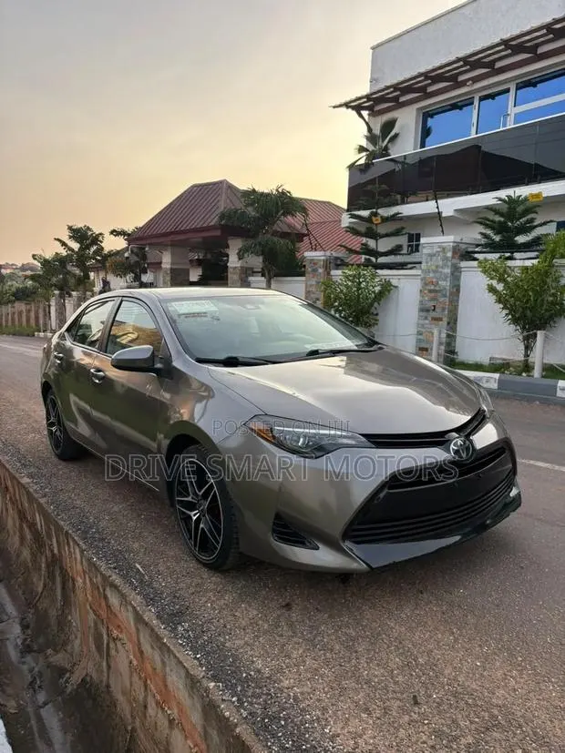Toyota Corolla 2017 Brown · Photo 1