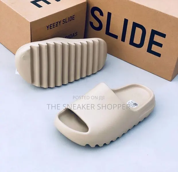 Adidas Yeezy Slides Comes With Box · Photo 1