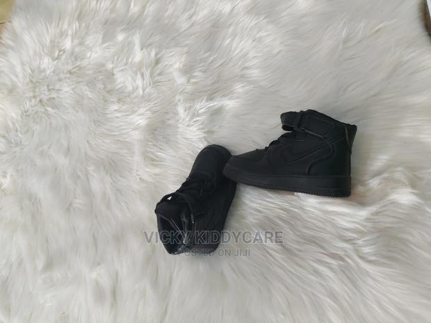 Kids Shoes · Photo 1