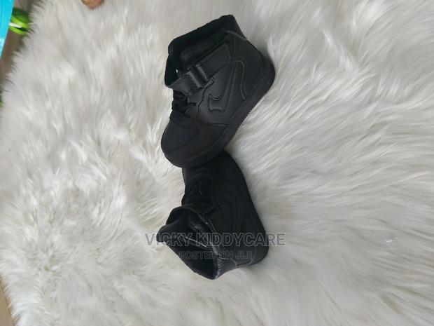 Kids Shoes · Photo 2
