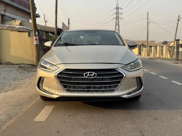 Hyundai Elantra Limited Sedan FWD (2.0L 4cyl 6A) 2017 Gold · Photo 1
