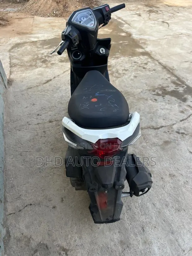 Motorcycle 2015 Gray · Photo 1