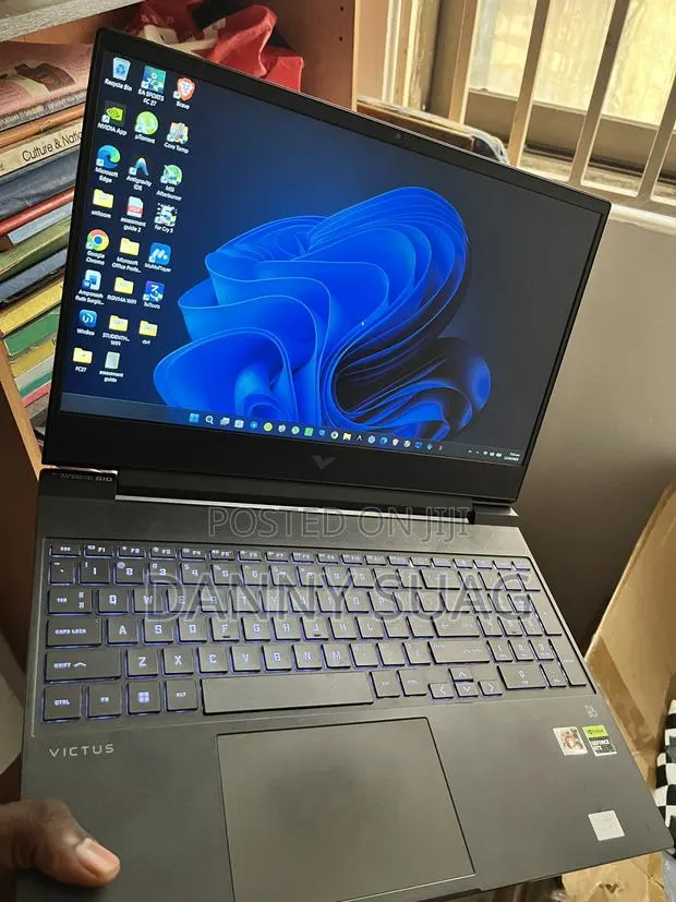 Laptop HP Victus 15 16GB AMD Ryzen 5 SSD 1T · Photo 1