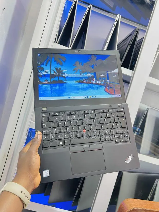 Laptop Lenovo ThinkPad X280 8GB Intel Core i5 SSD 256GB · Photo 1