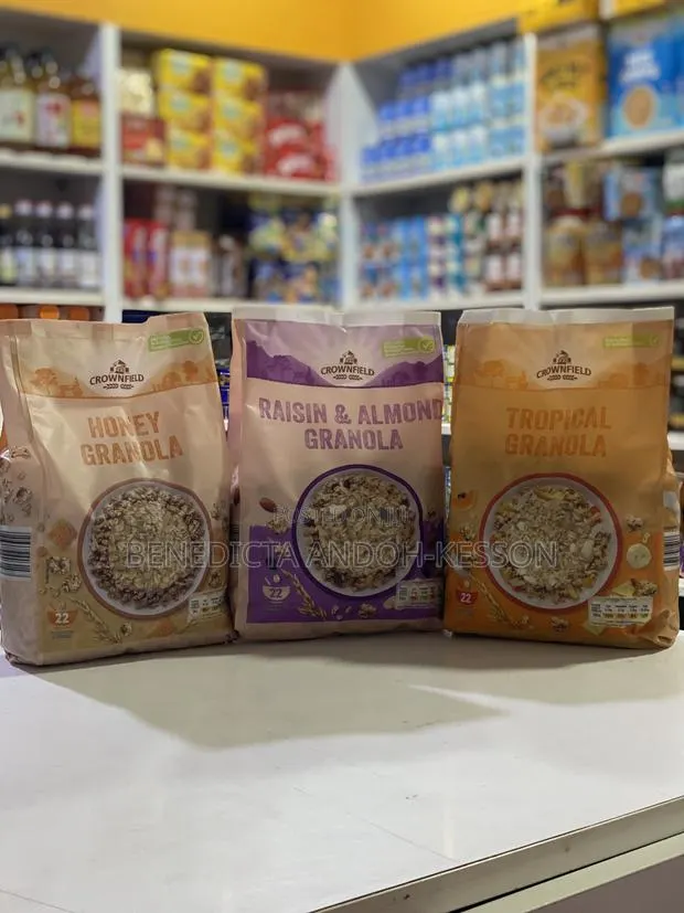 Tropical, Honey , Raisins and Almonds Granola · Photo 1