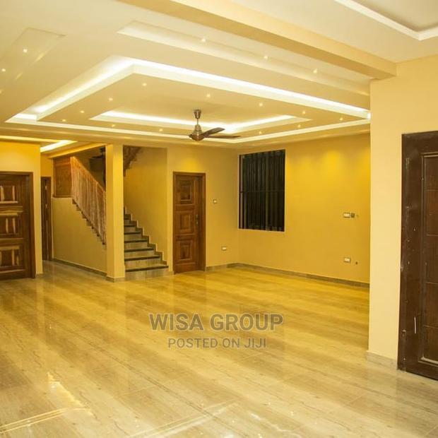 4bedrooms House Story Building for Sale · Photo 4