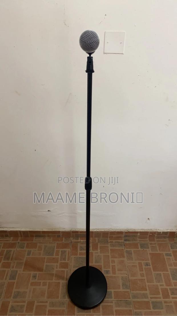 Modern Microphone Stand · Photo 3