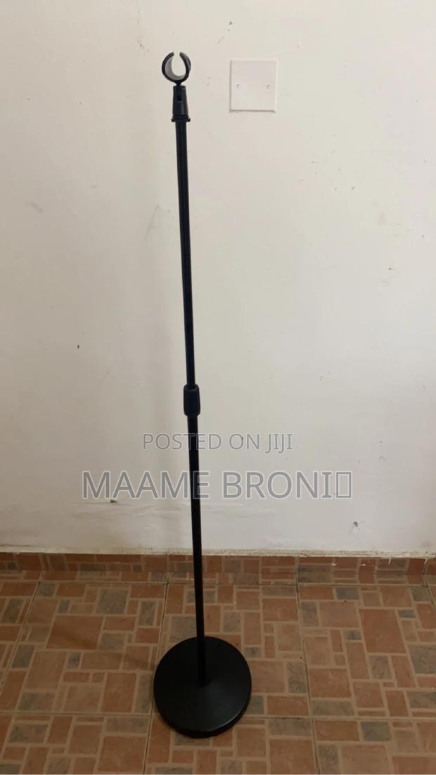 Modern Microphone Stand · Photo 6