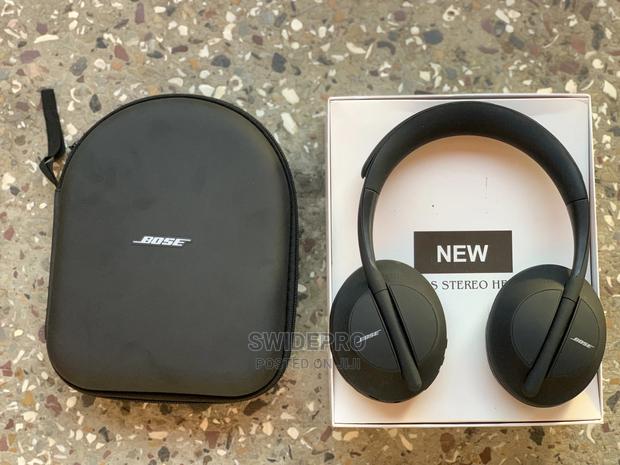Bose 700 Headset With Pouch · Photo 2