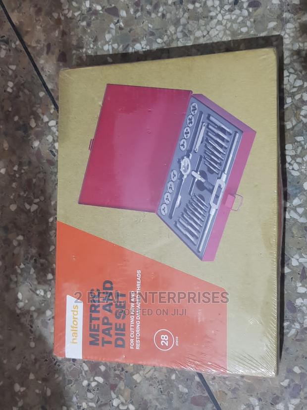 Halfords Metric Tap and Die Set 3mm to 12mm · Photo 1