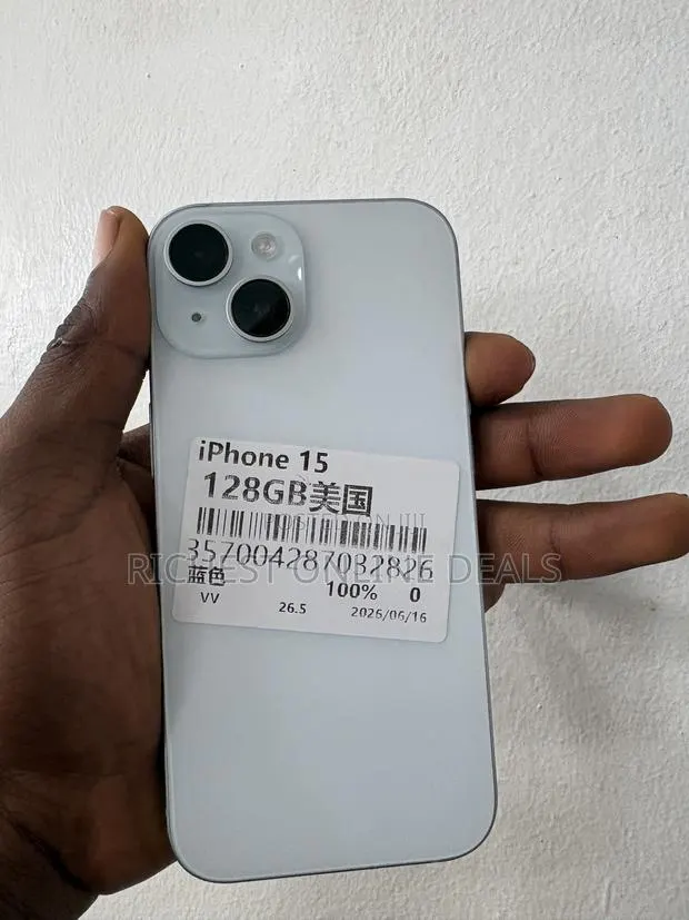 Apple iPhone 15 128 GB White · Photo 1